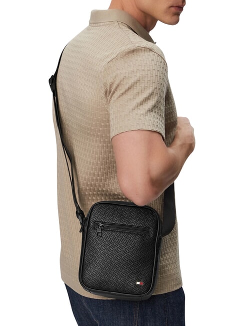 TH EMBOSSED FLAG Poșetă mică negru - Genți de umăr bărbați