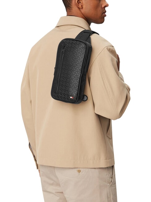 TH EMBOSSED FLAG Geantă pe un singur umăr negru - Borsete de br&acirc;u