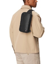 TOMMY HILFIGER TH EMBOSSED FLAG Geantă pe un singur umăr negru - Borsete de br&acirc;u - 2