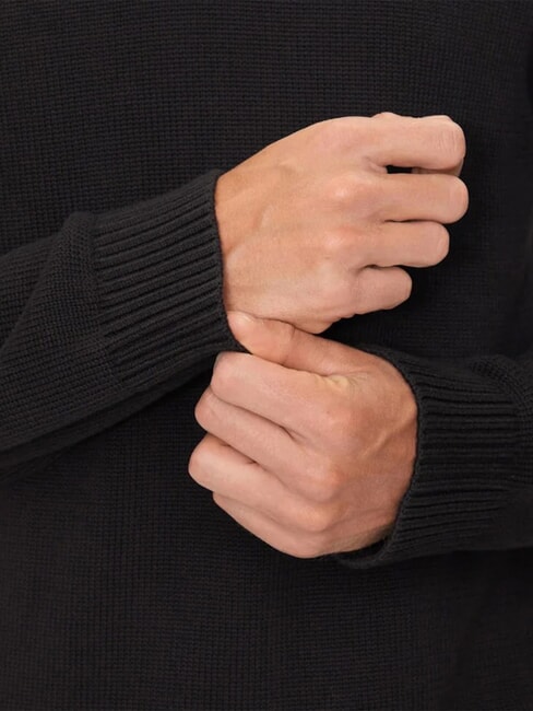 TH JEANS  Pulover din bumbac cu decolteu &icirc;n V negru - Pulovere pentru bărbați