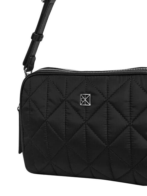 QUILTED NYLON Geantă de umăr mini, cu curea de umăr pe negru - Genți femei