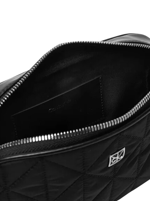 QUILTED NYLON Geantă de umăr mini, cu curea de umăr pe negru - Genți femei