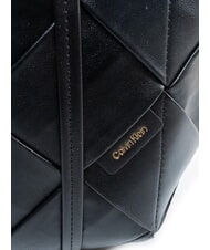 CALVIN KLEIN WOVEN Geantă de m&acirc;nă cu curea de umăr pe negru - Genți femei - 3