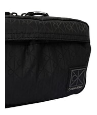 CALVIN KLEIN EMBLEM AOP Trusă de frumusețe pe negru - Truse de toaletă - 4