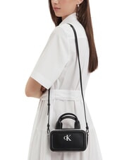 CALVIN KLEIN CONTRAST CK Geantă mini cu curea de umăr pe negru - Genți femei - 2