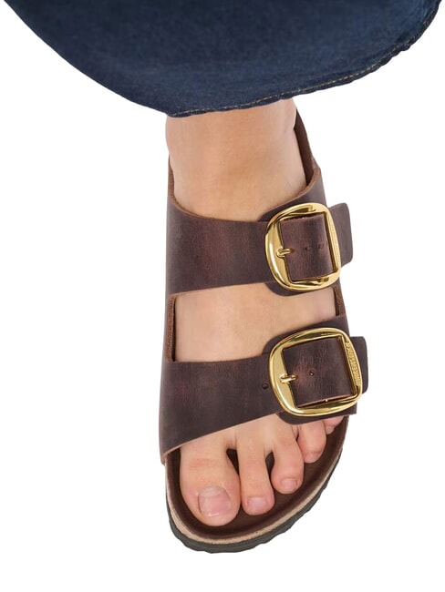 ARIZONA BIG BUCKLE HEX Sandale tip papuc din piele uleiată habana - Pantofi femei