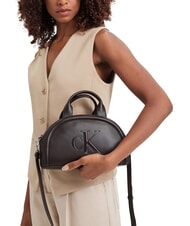 CALVIN KLEIN BOLD CK Geantă de m&acirc;nă, cu curea de umăr - Genți femei
