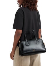 CALVIN KLEIN CK MEDIUM Geantă de m&acirc;nă, cu curea de umăr pe negru - Genți femei - 2