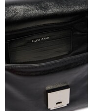 CALVIN KLEIN EMBLEM HW Geantă mini cu curea de umăr pe negru - Genți femei - 4